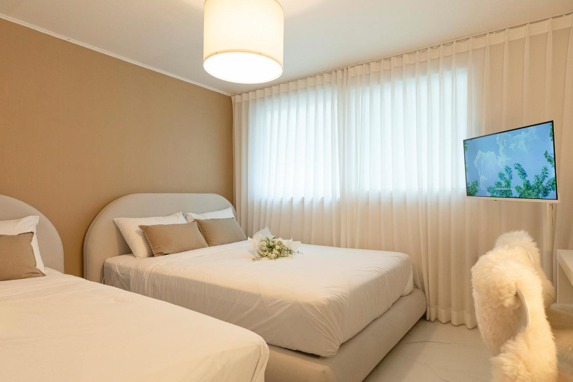Modernstay Hongdae#mangwon Local Market 10mins, Hongdae, Airport Bus, Hanriver Park 10min,family * Seoul