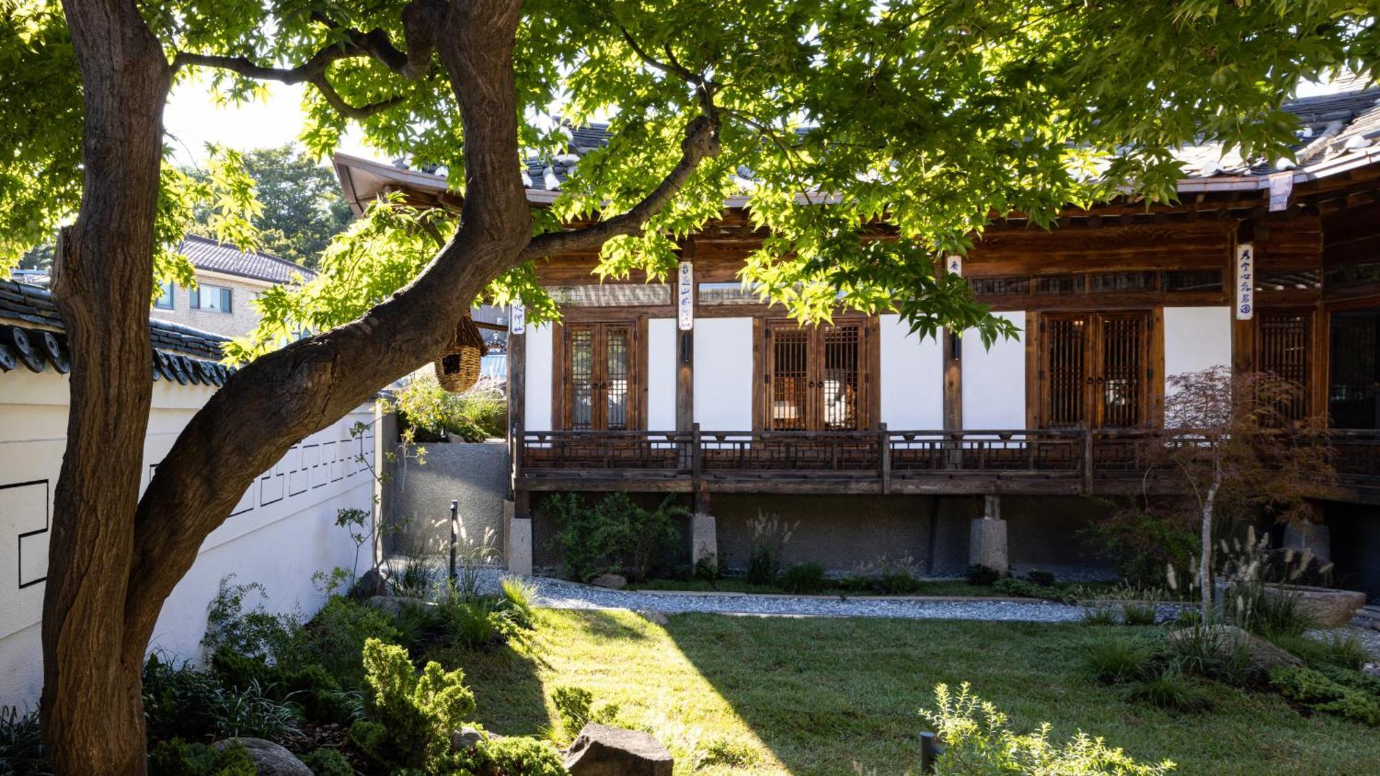 Nostalgia Hanok 5* Seoul