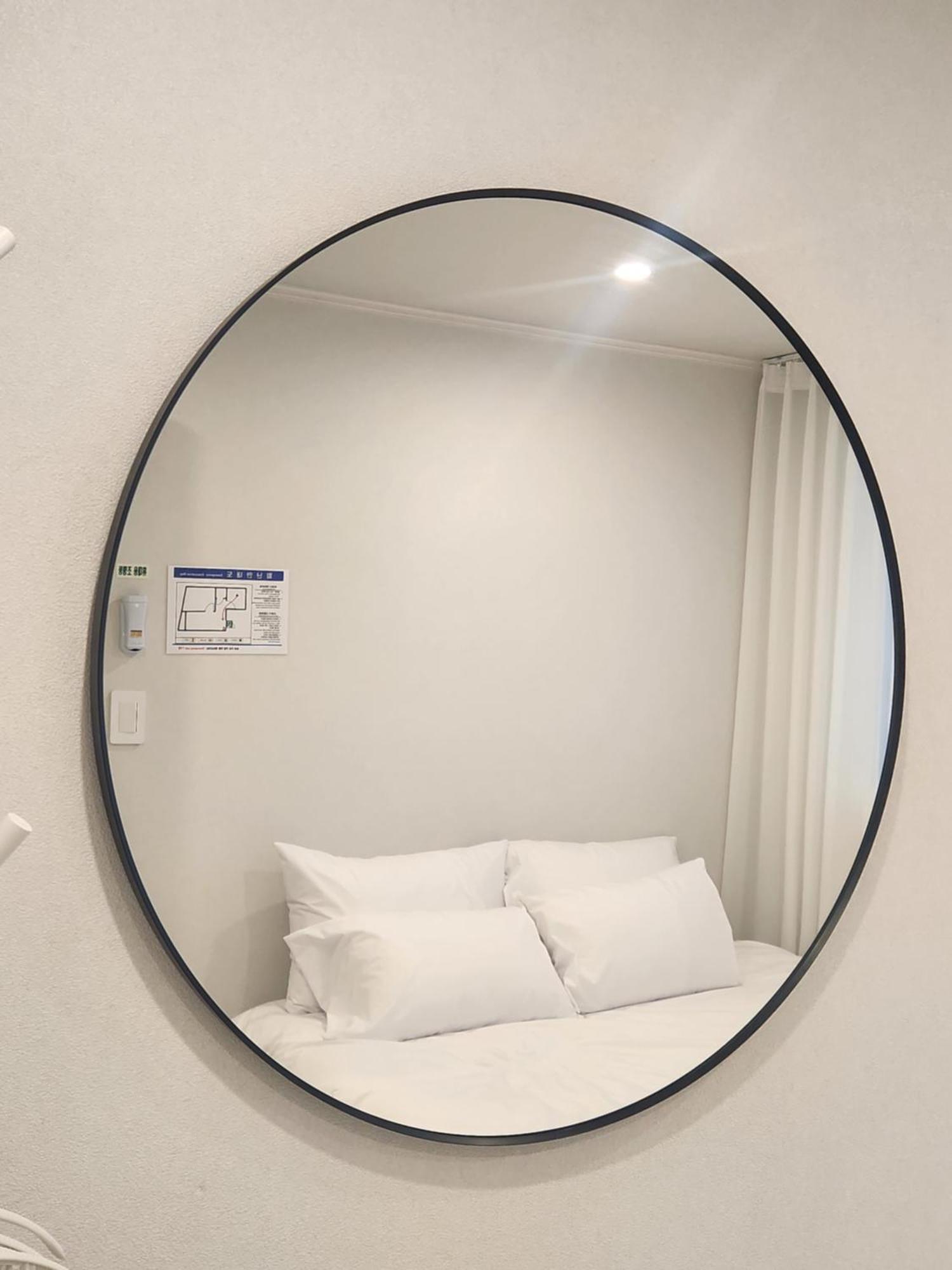 5-minute Walk From Hongdae Station, Hotel-style Bedding, 2 Rooms, Washer Dryer Apartment Seoul