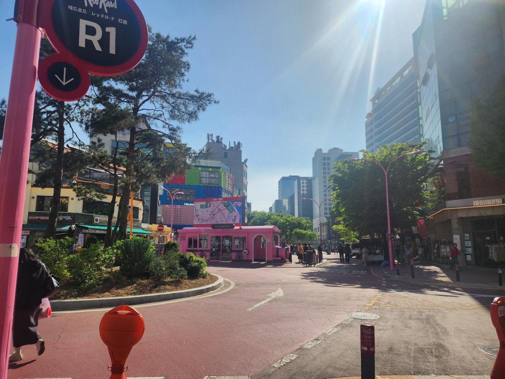 5-minute Walk From Hongdae Station, Hotel-style Bedding, 2 Rooms, Washer Dryer
