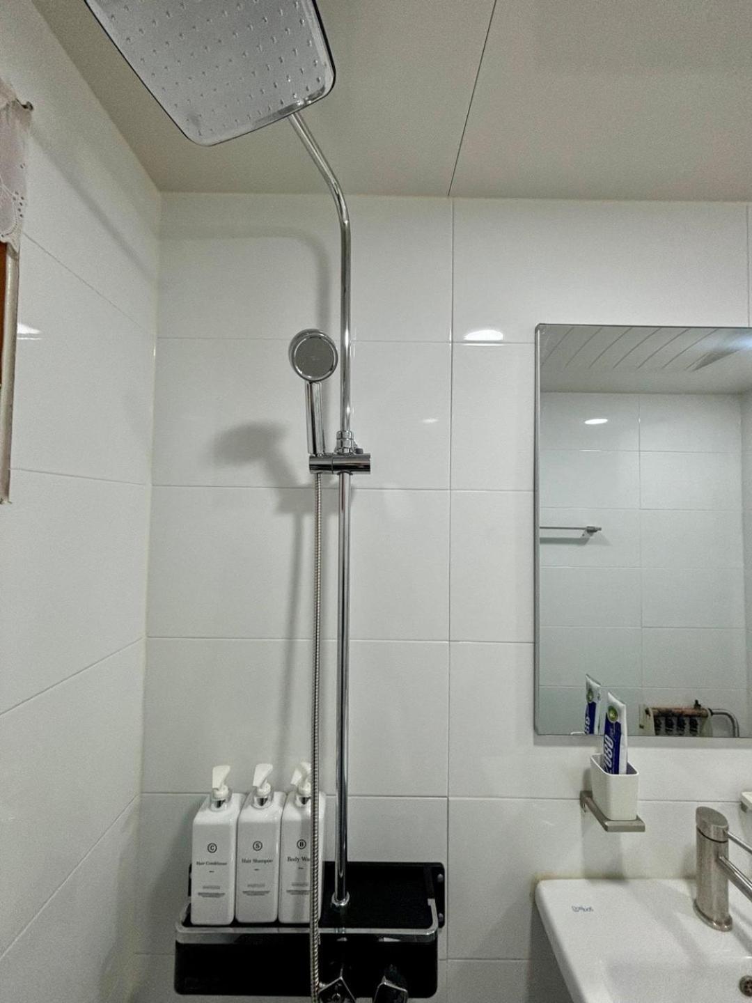 Villa 5 Minutes From Isoo Station, 3 Rooms, 4 Beds, 10 Minutes From Gangnam Station Seoul