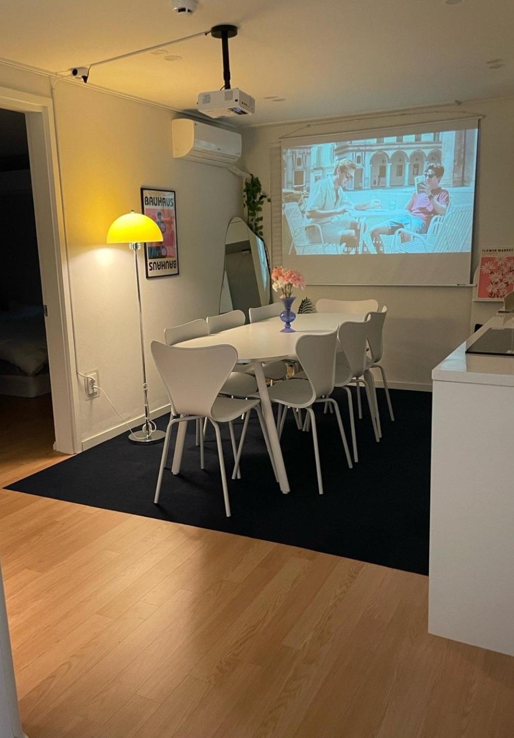 Villa # For 10 People # Free Parking # Three # 5 Queen Beds # 6 Minutes By Subway # 8 Minutes By Airport Bus # 1 Minute By Convenience Store # Ott # Olleh Modeling Seoul