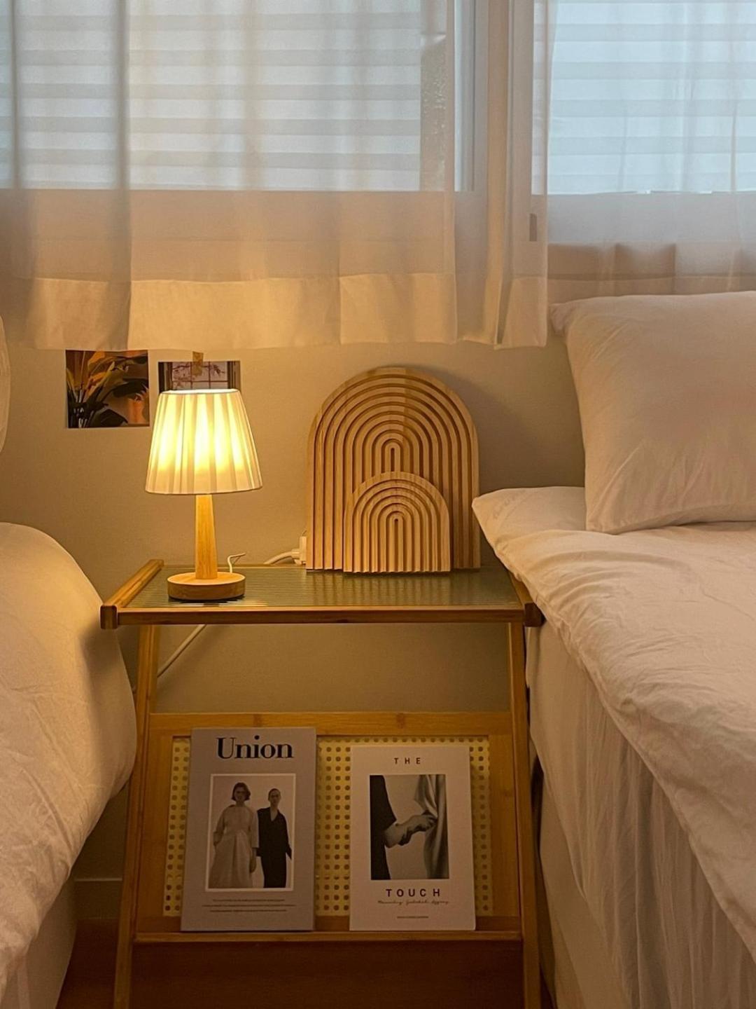 # For 10 People # Free Parking # Three # 5 Queen Beds # 6 Minutes By Subway # 8 Minutes By Airport Bus # 1 Minute By Convenience Store # Ott # Olleh Modeling Seoul