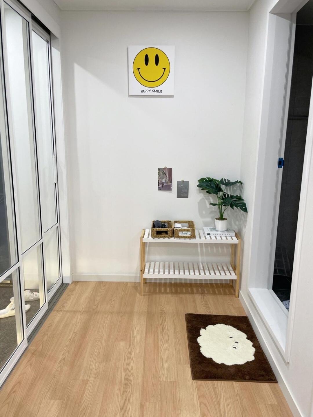 # For 10 People # Free Parking # Three # 5 Queen Beds # 6 Minutes By Subway # 8 Minutes By Airport Bus # 1 Minute By Convenience Store # Ott # Olleh Modeling Villa