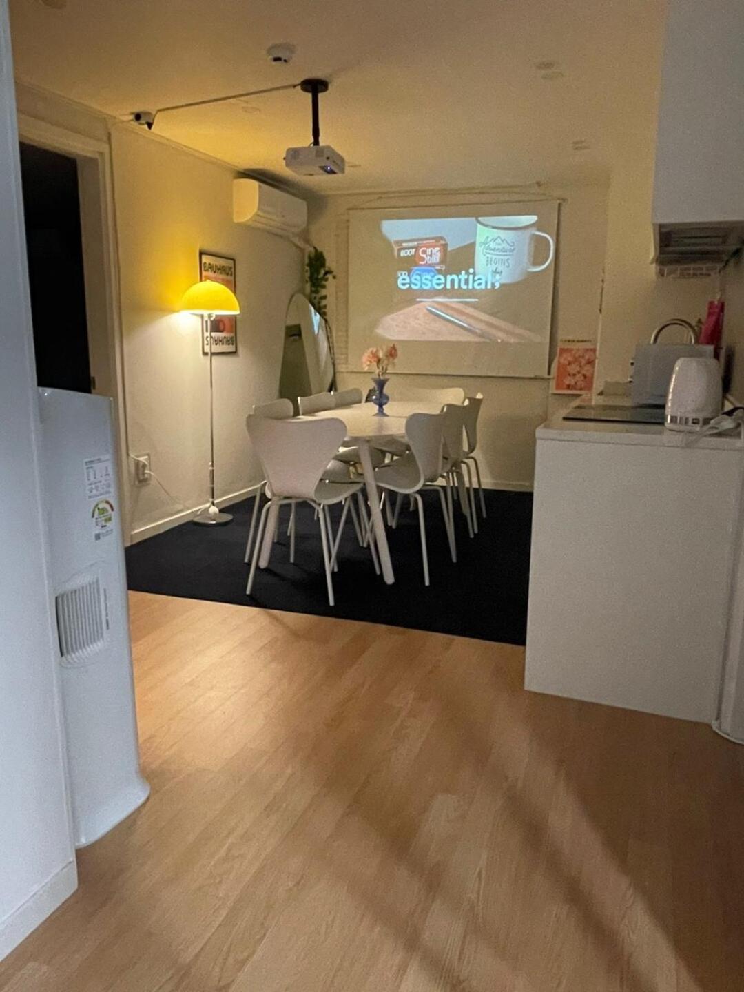 Villa # For 10 People # Free Parking # Three # 5 Queen Beds # 6 Minutes By Subway # 8 Minutes By Airport Bus # 1 Minute By Convenience Store # Ott # Olleh Modeling