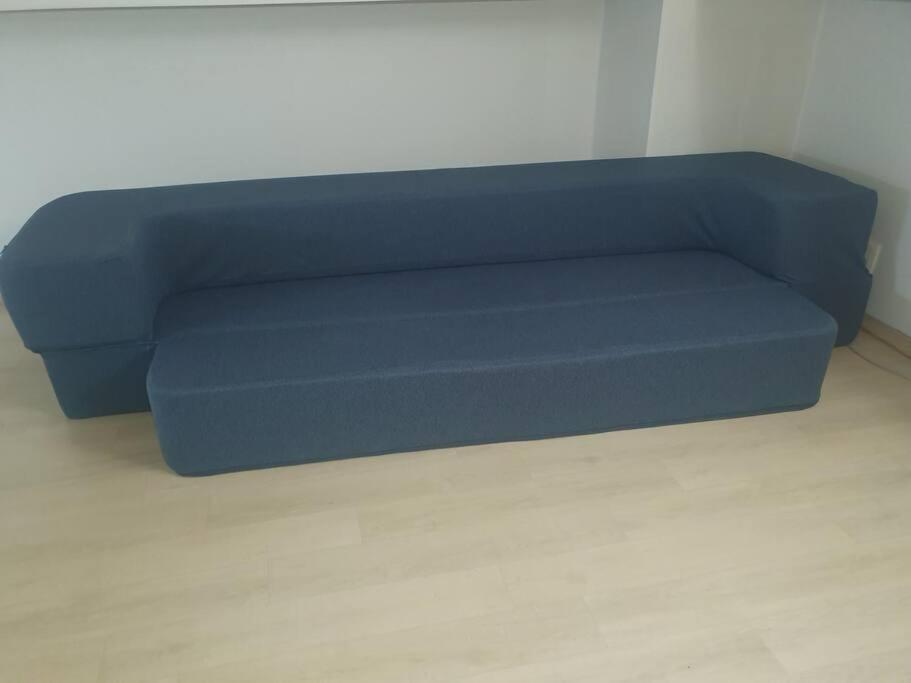 Located 10 Meters From Sungshin Women's Station, 10 Minutes To Myeongdong By Subway, Accommodates Up To 3 People, 3 Bus Stops To National Hospital And Korea Hospital Apartment Seoul