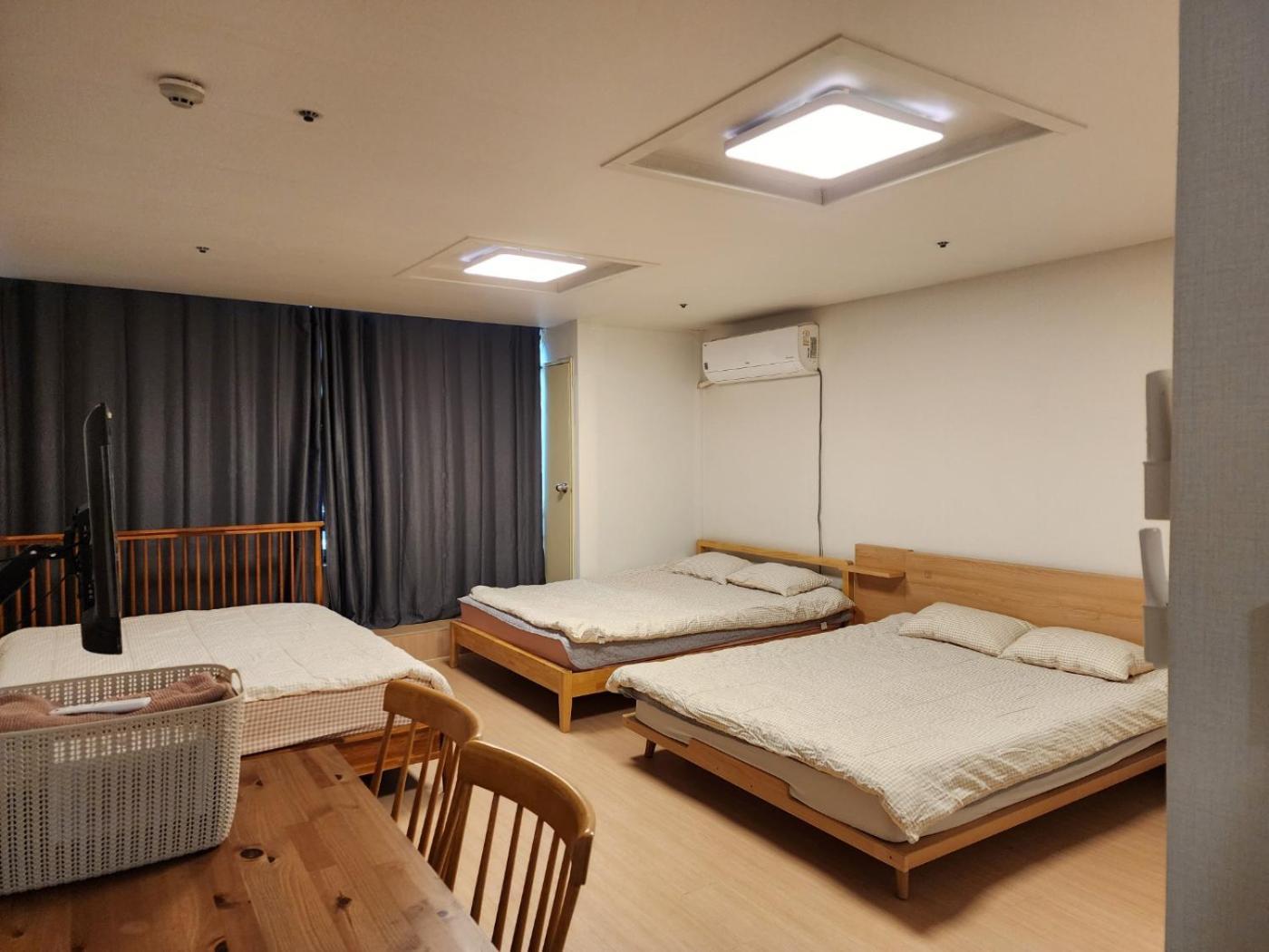 Moon Apartment *