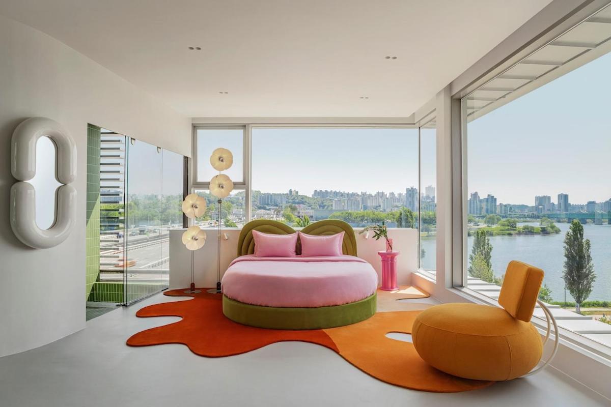 Sky Hangang Bridge Hotel