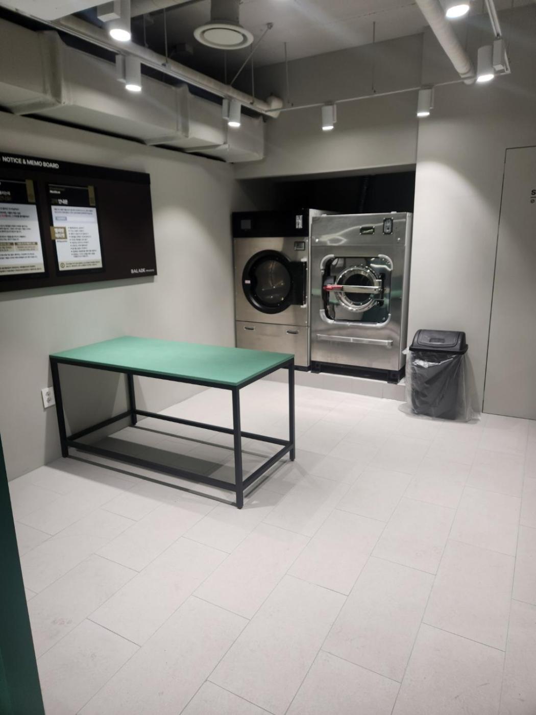 Comfortable House, New Building, Dongdaemun History & Culture Park Station * Seoul