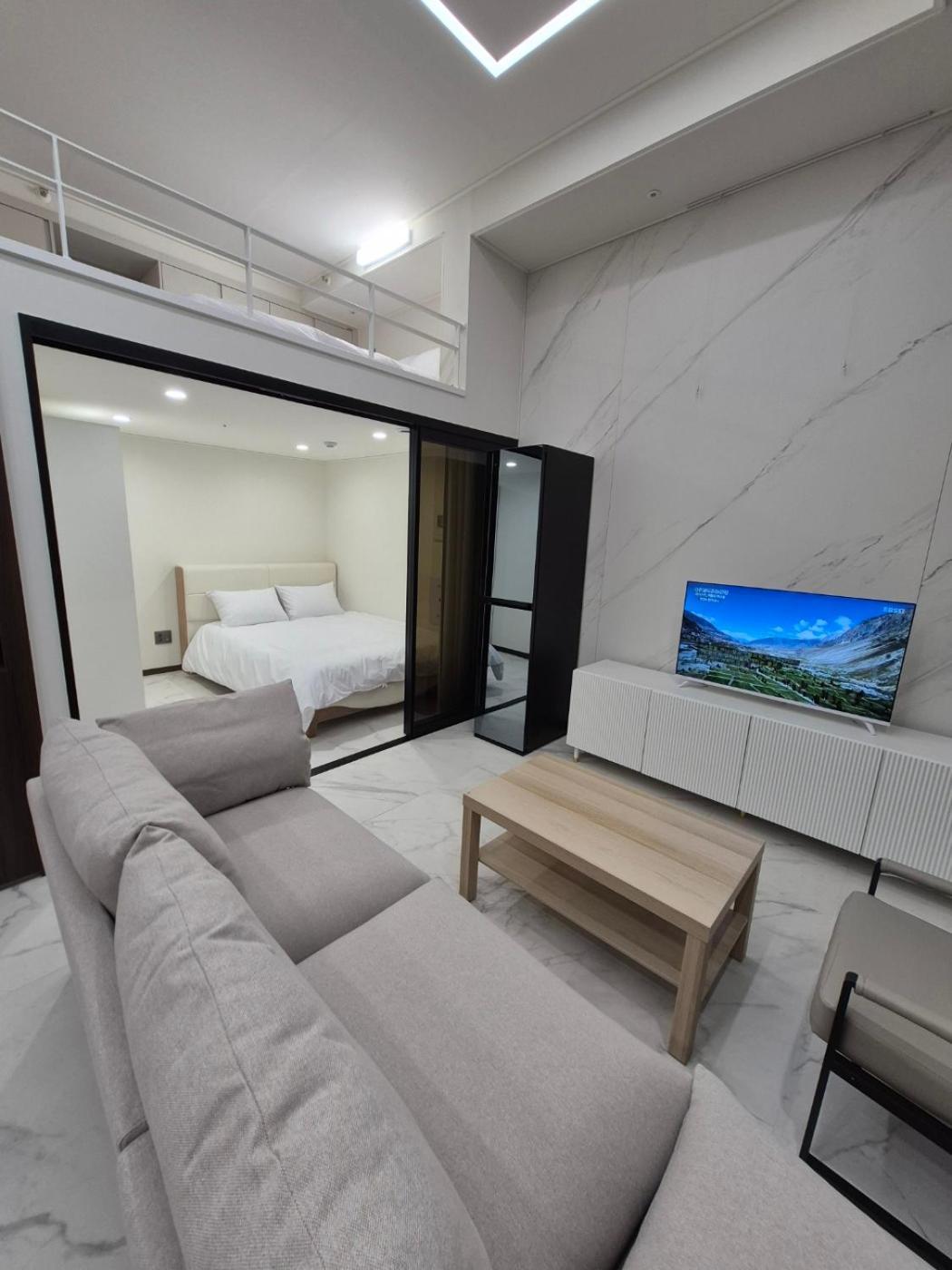 Comfortable House, New Building, Dongdaemun History & Culture Park Station *