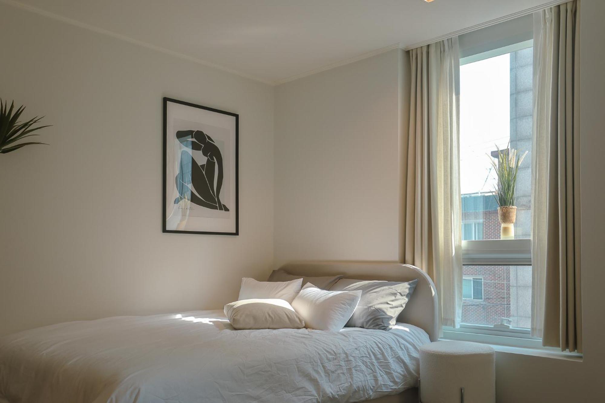 Free Airport Pickup, Europe In Hongdae Villa Seoul