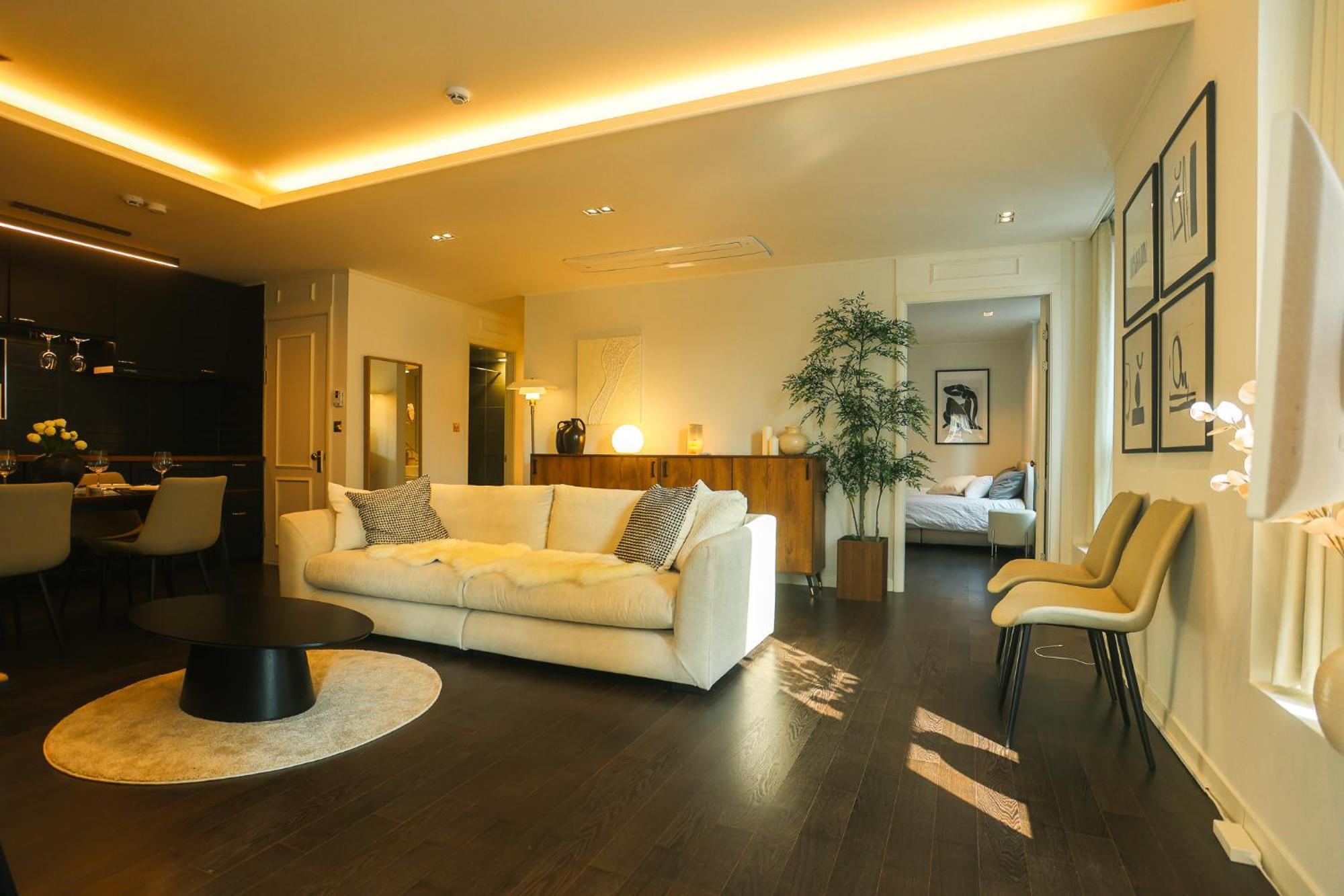 Free Airport Pickup, Europe In Hongdae Villa Seoul