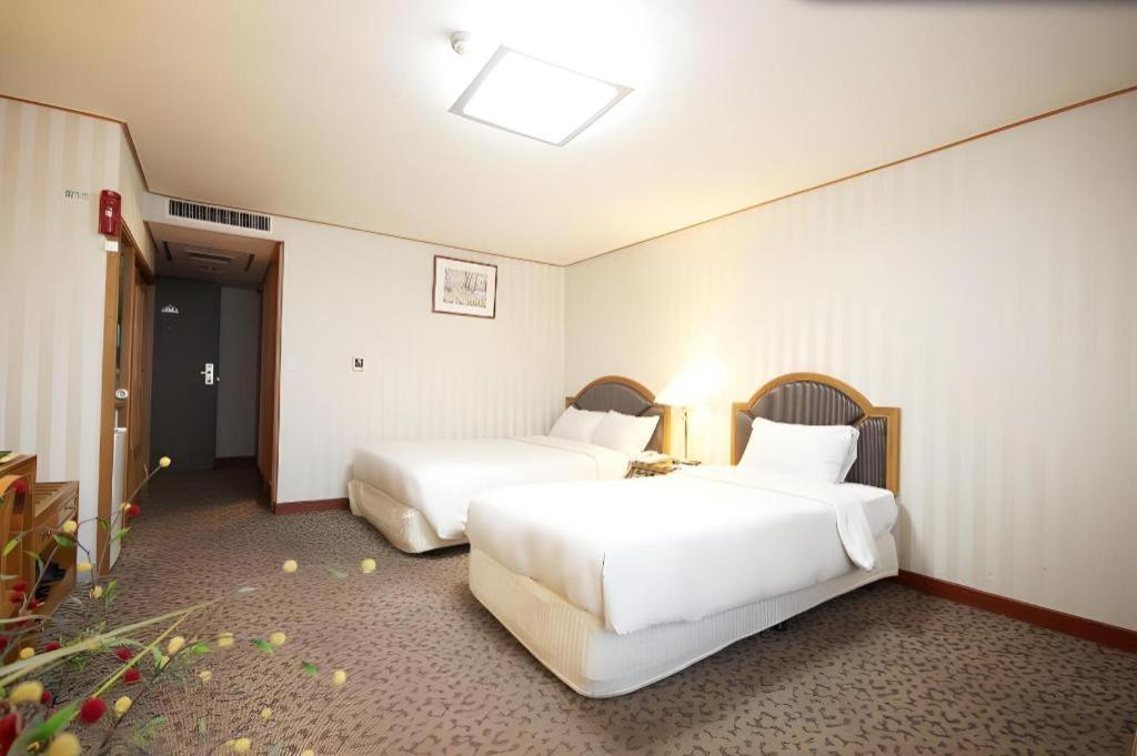 Rex Hotel