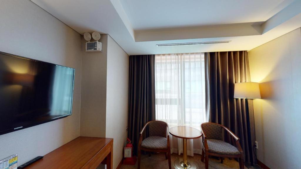 Rex Hotel