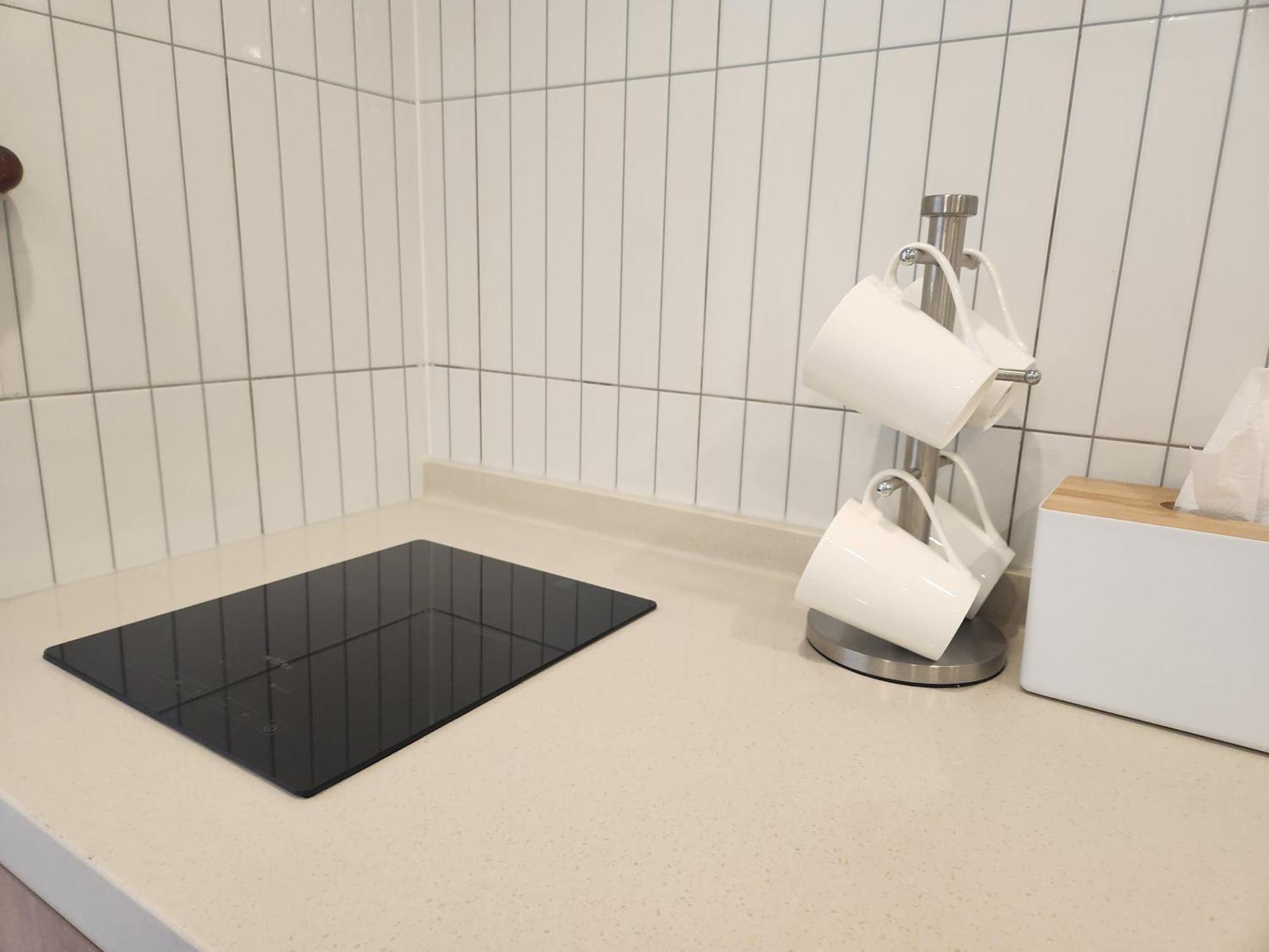 Apartment 5-minute Walk From Hongdae Station, Hotel-style Bedding, 2 Rooms, Washer Dryer