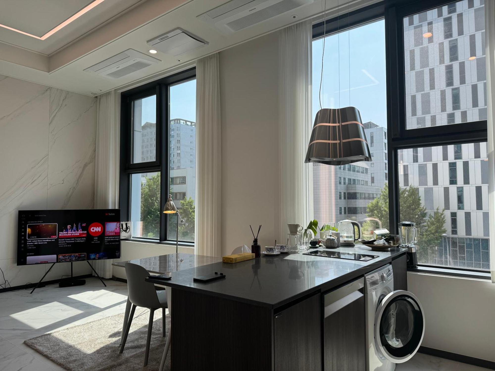 Brand New ! Luxury At Euljiro-5ga Apartment