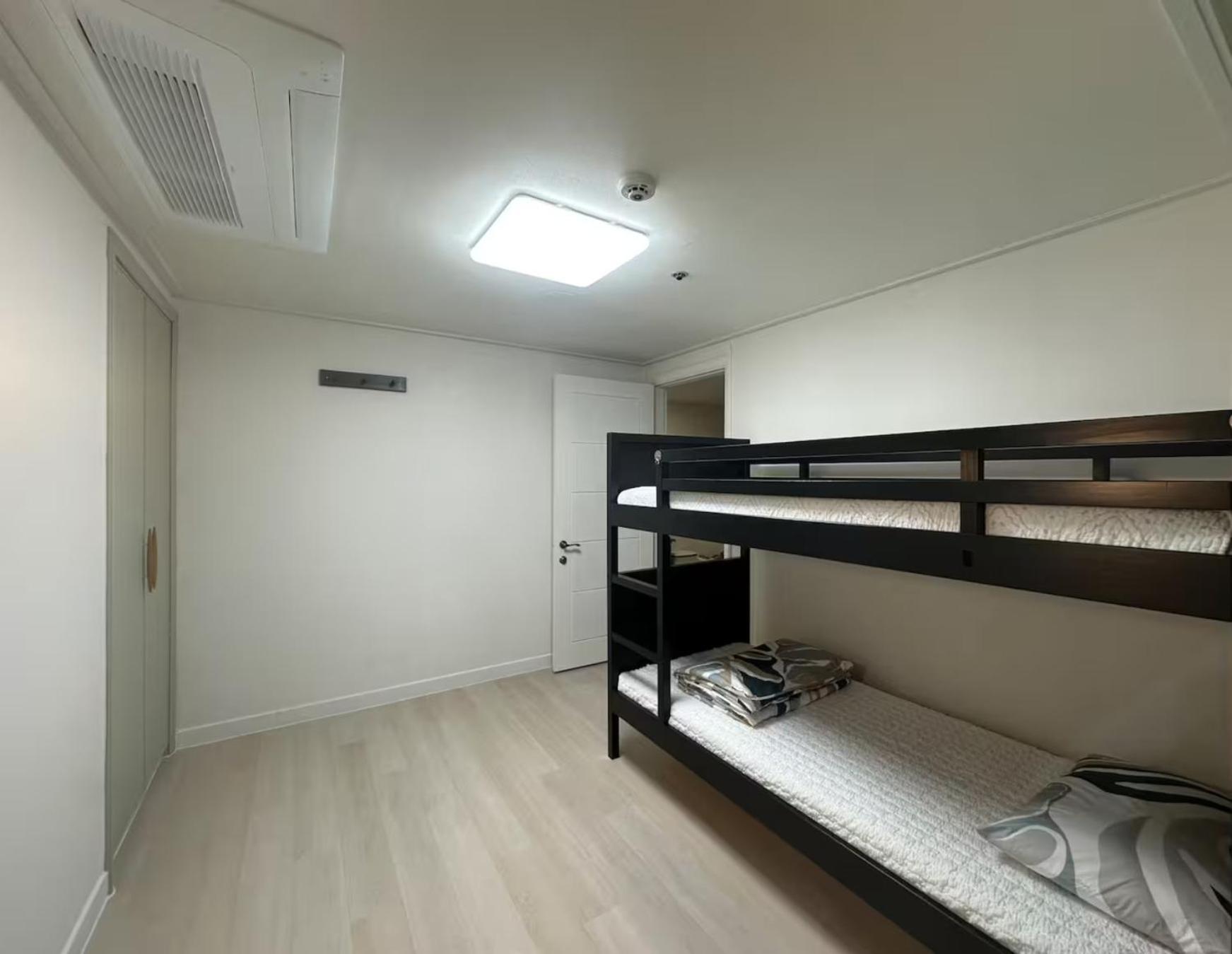 Stravely Skyline Homestay Seoul