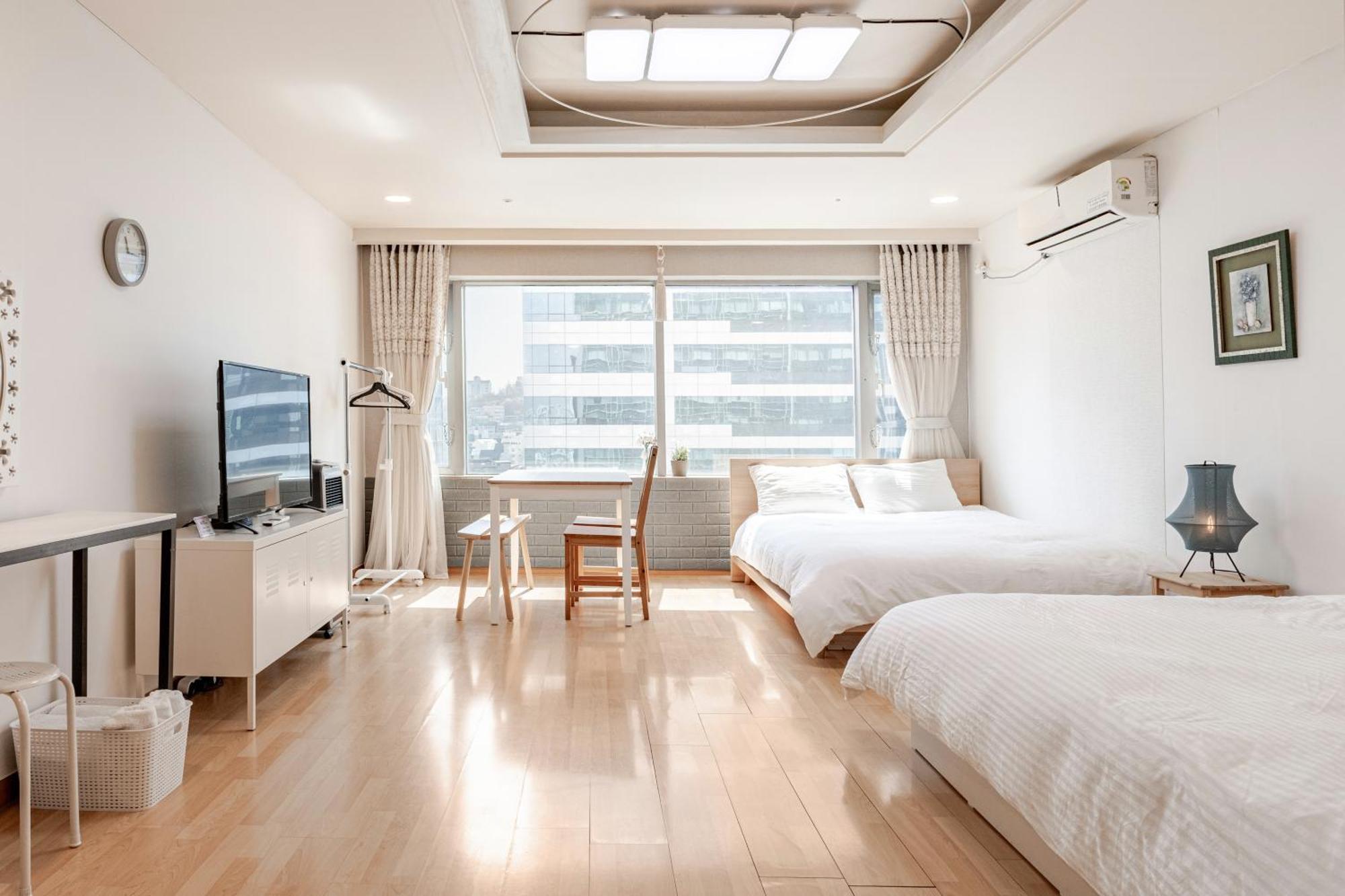 Moon Apartment *