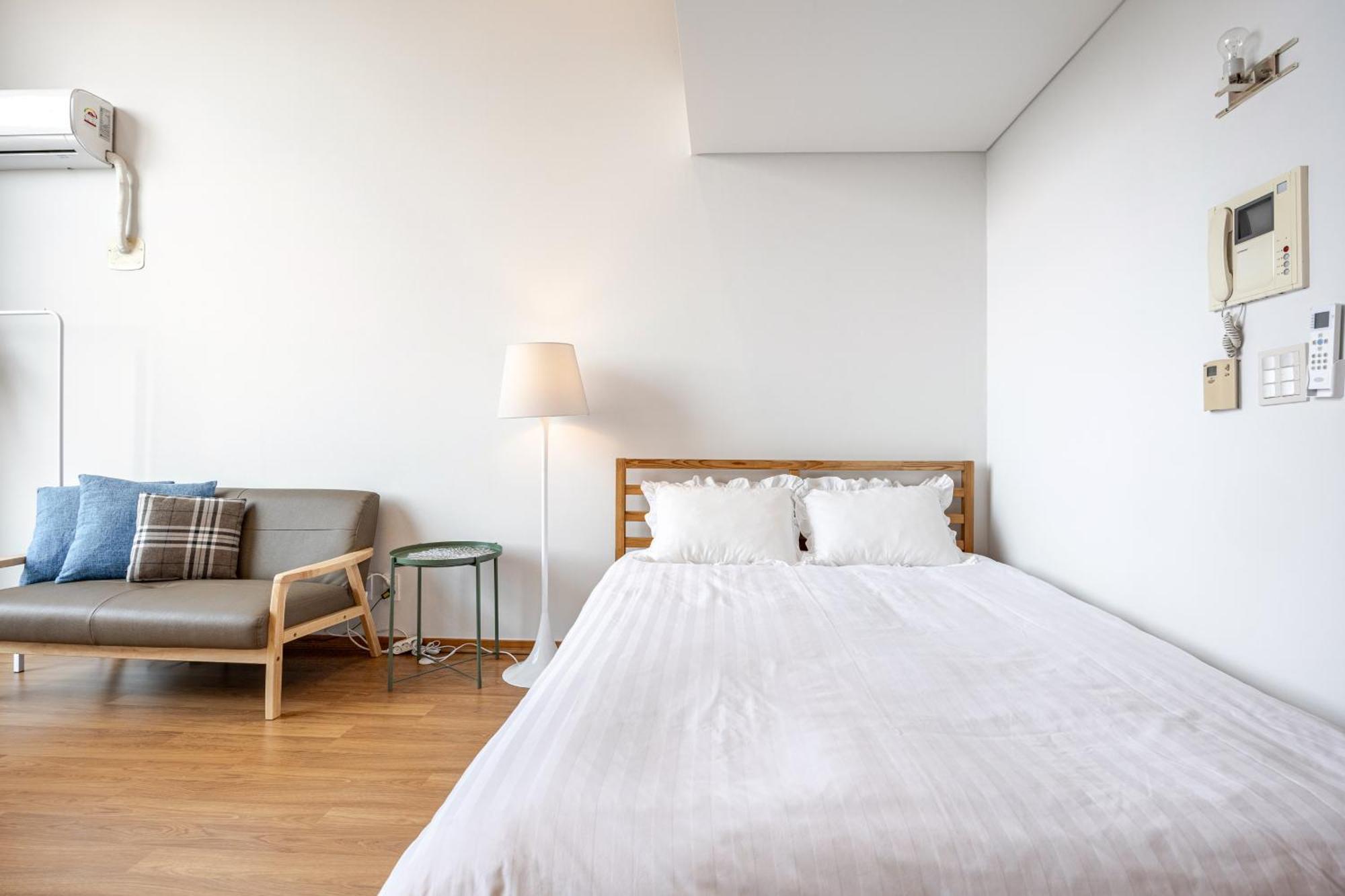 Moon Apartment