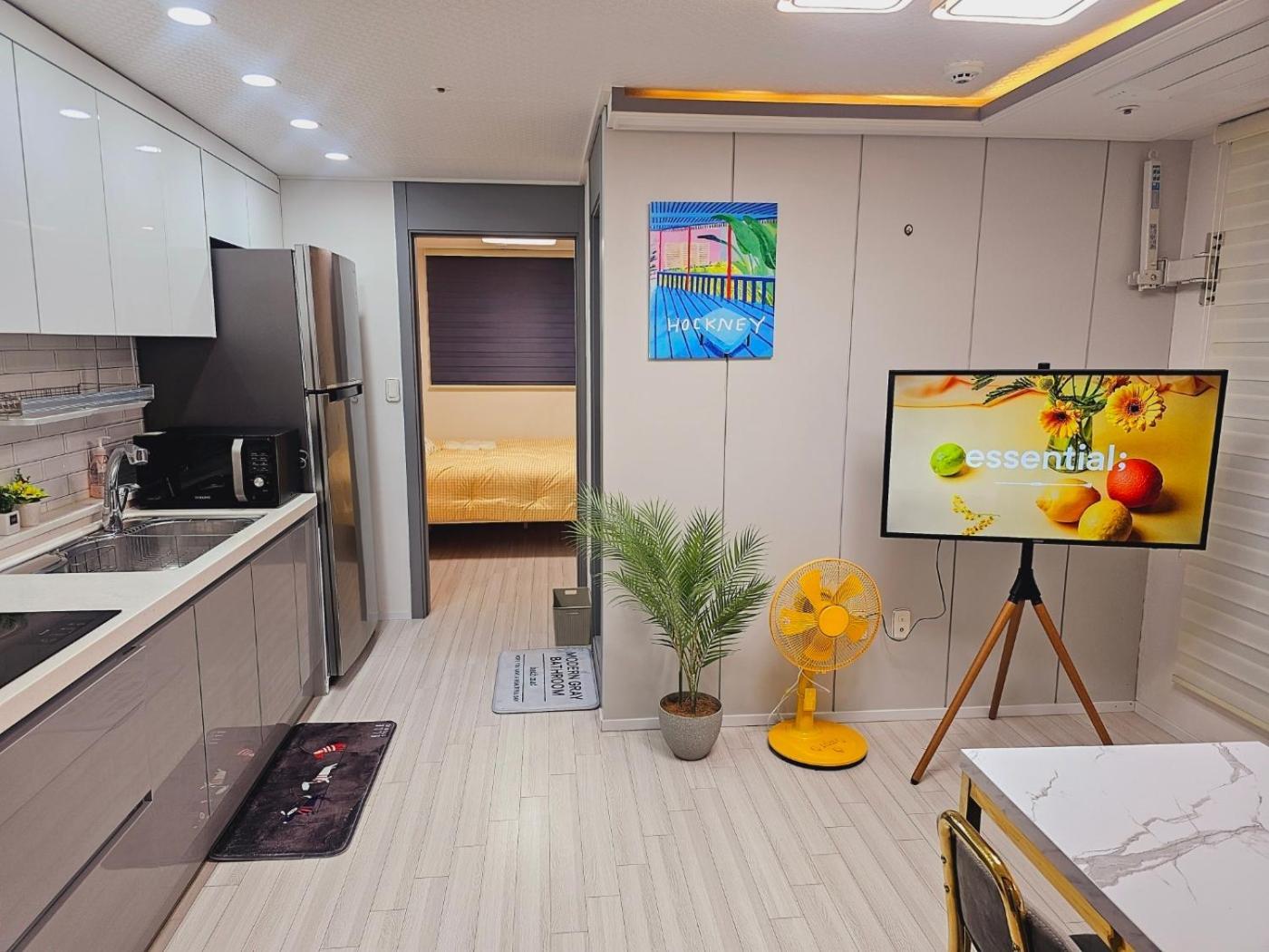Clean And Stylish Two-room Near Hwagok Station
