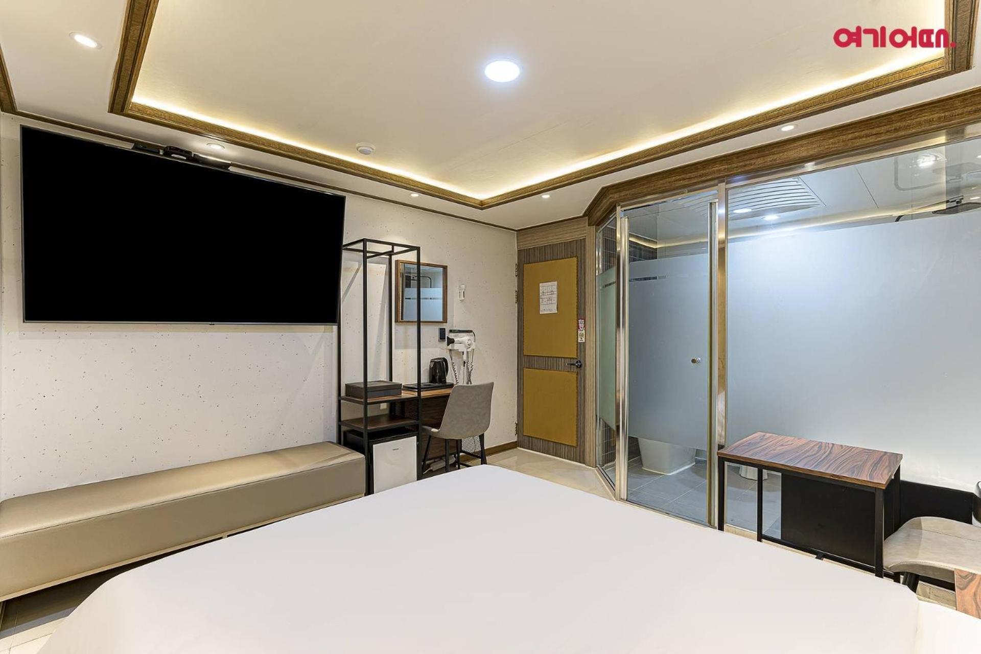 Maru Hotel