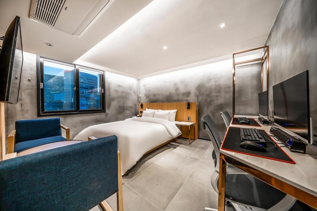 Jongro Hotel Laboum