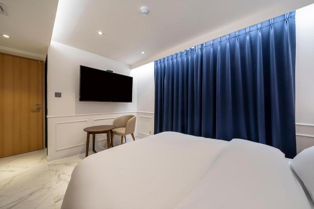Jongro Hotel Laboum