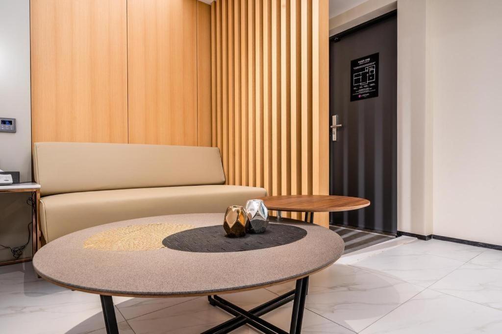 Jongro Hotel Laboum