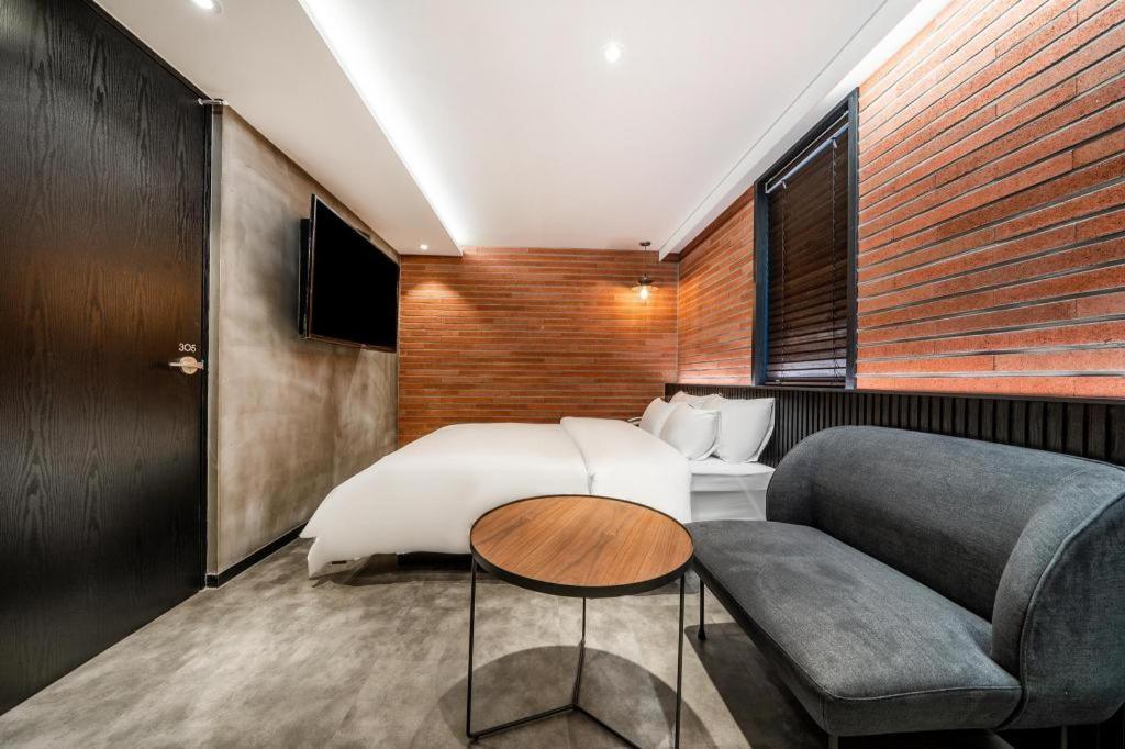 Jongro Hotel Laboum Seoul