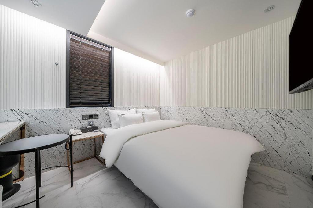 Jongro Hotel Laboum Seoul