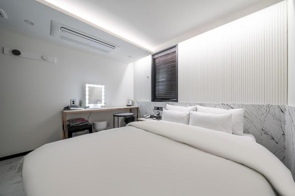 Jongro Hotel Laboum motel Seoul