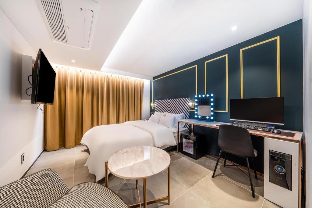 Jongro Hotel Laboum 2*