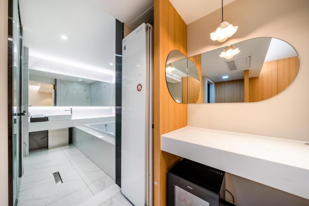 Jongro Hotel Laboum 2*
