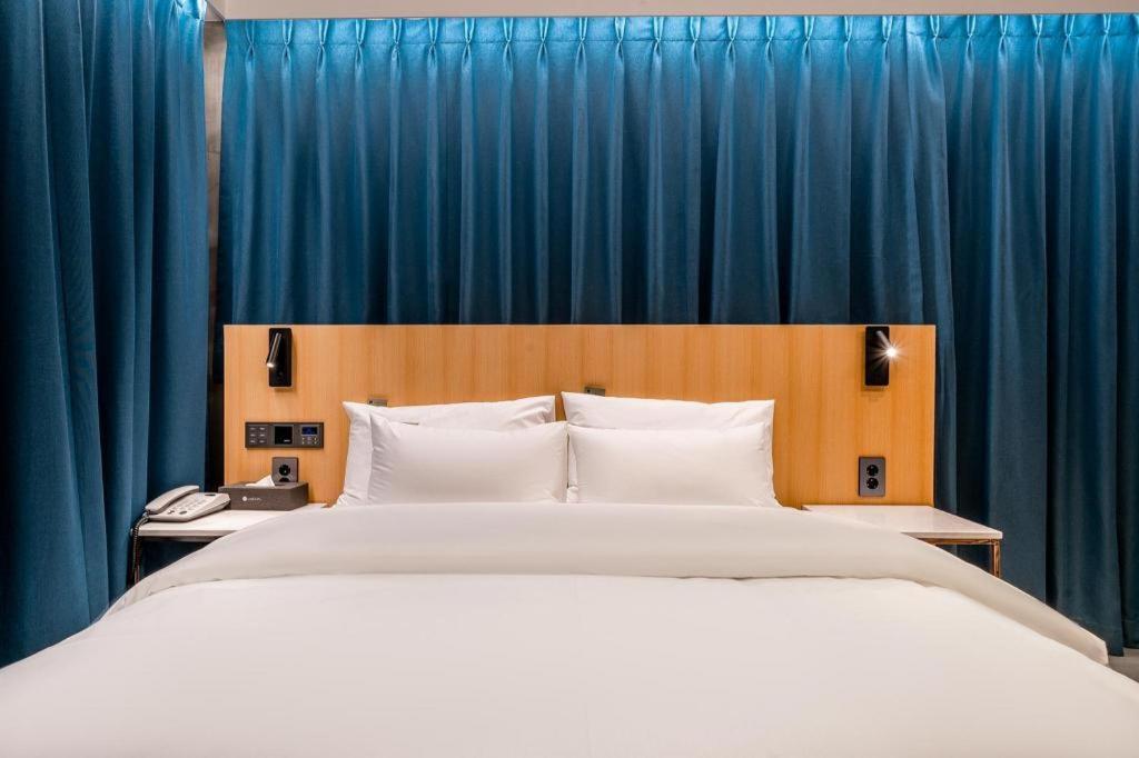 Jongro Hotel Laboum