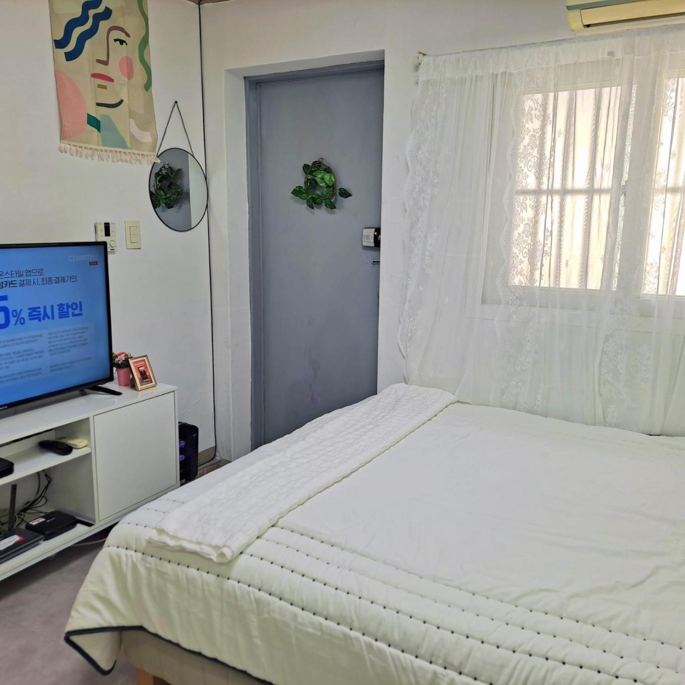Our #2 Chungmuro Station Area Housing 2-person Hanok Village Villa