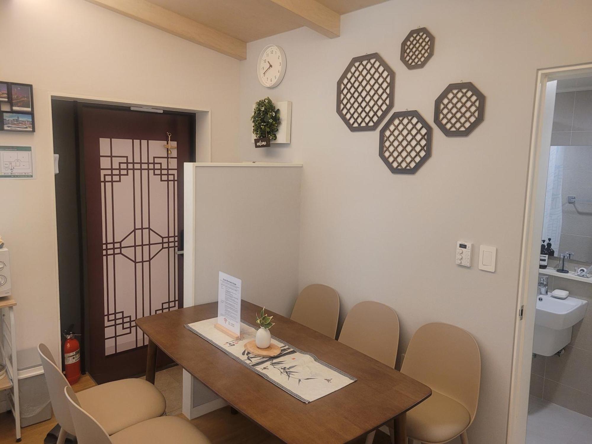Hello & Hangang Park, 5 Min Walk From Konkuk University, Seongsu, Jayang Subway Stations *