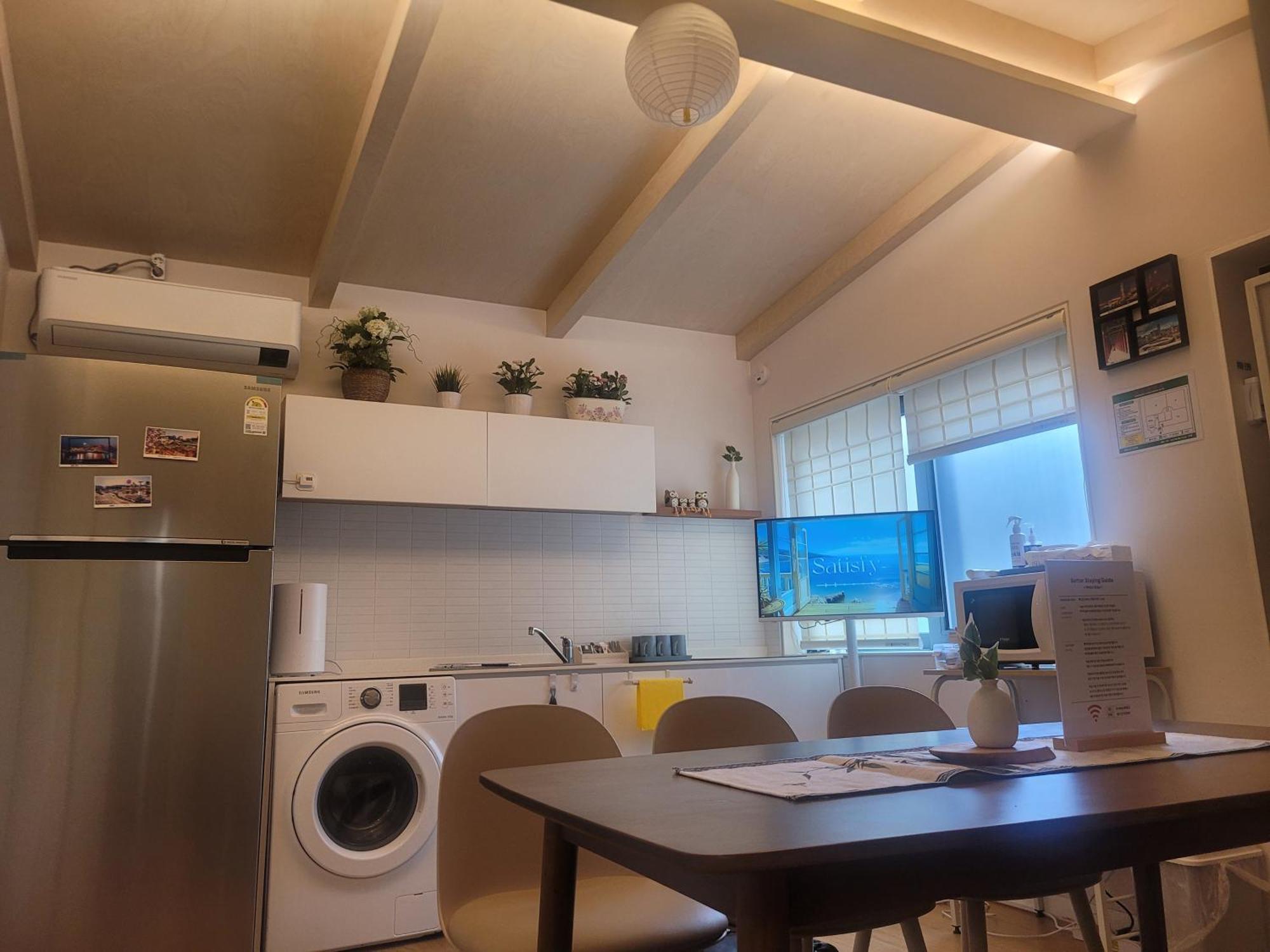 Hello & Hangang Park, 5 Min Walk From Konkuk University, Seongsu, Jayang Subway Stations Seoul