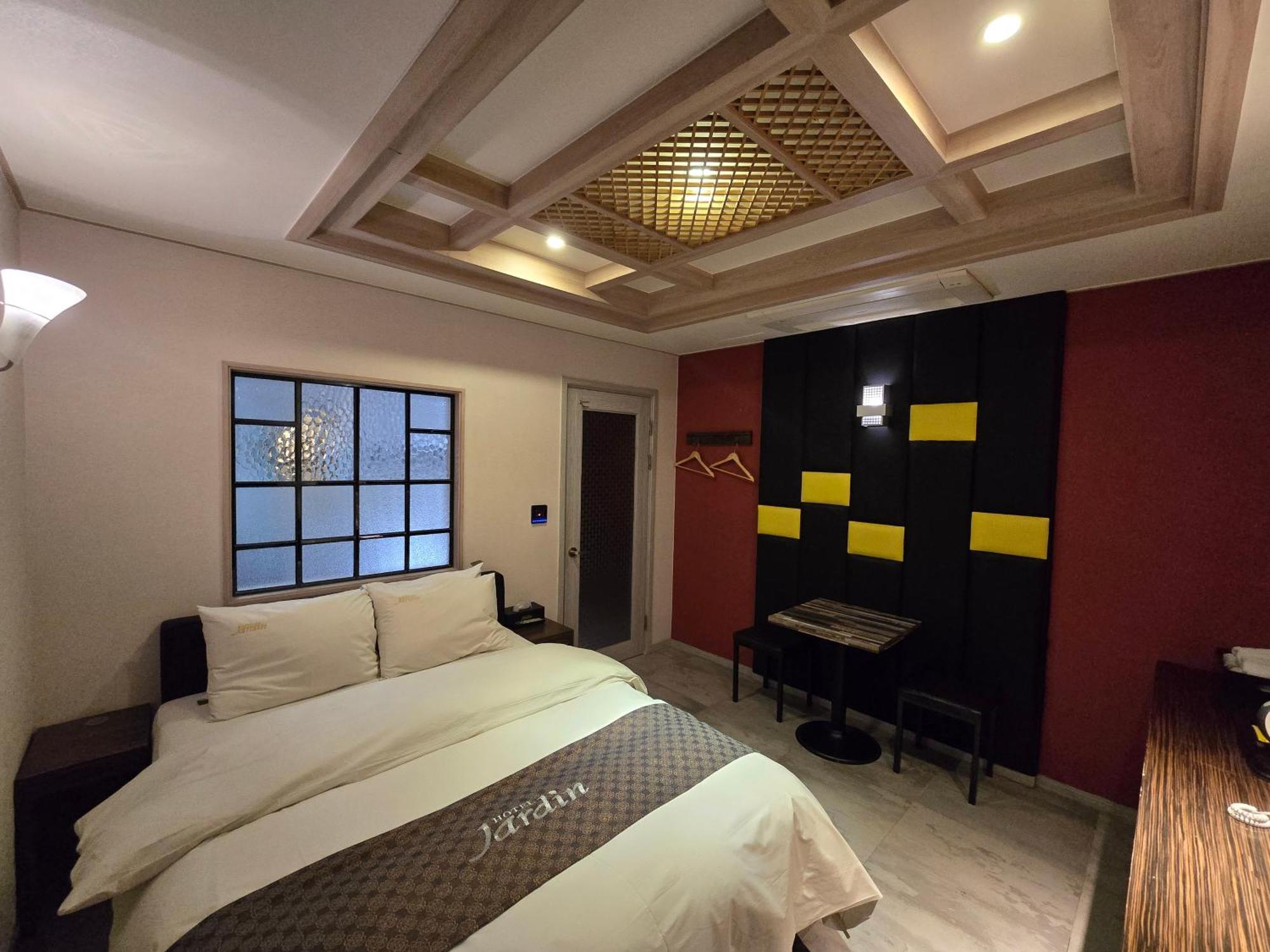 Yeongdeungpo Jardin Hotel *