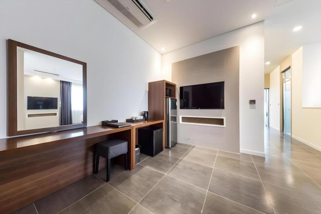Cs Premier Hotel 3*