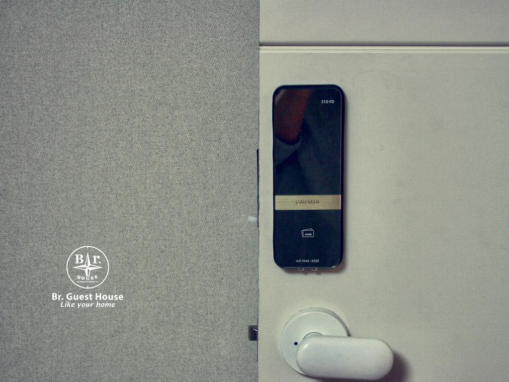 Br. Hongdae Guest house 2*