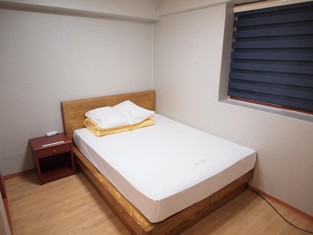 Shinchon Hostel *