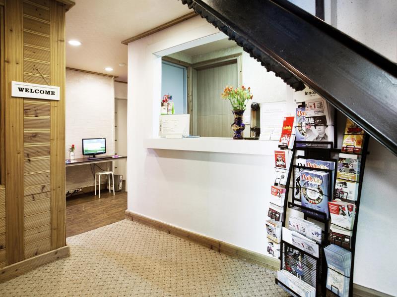 Must Hotel