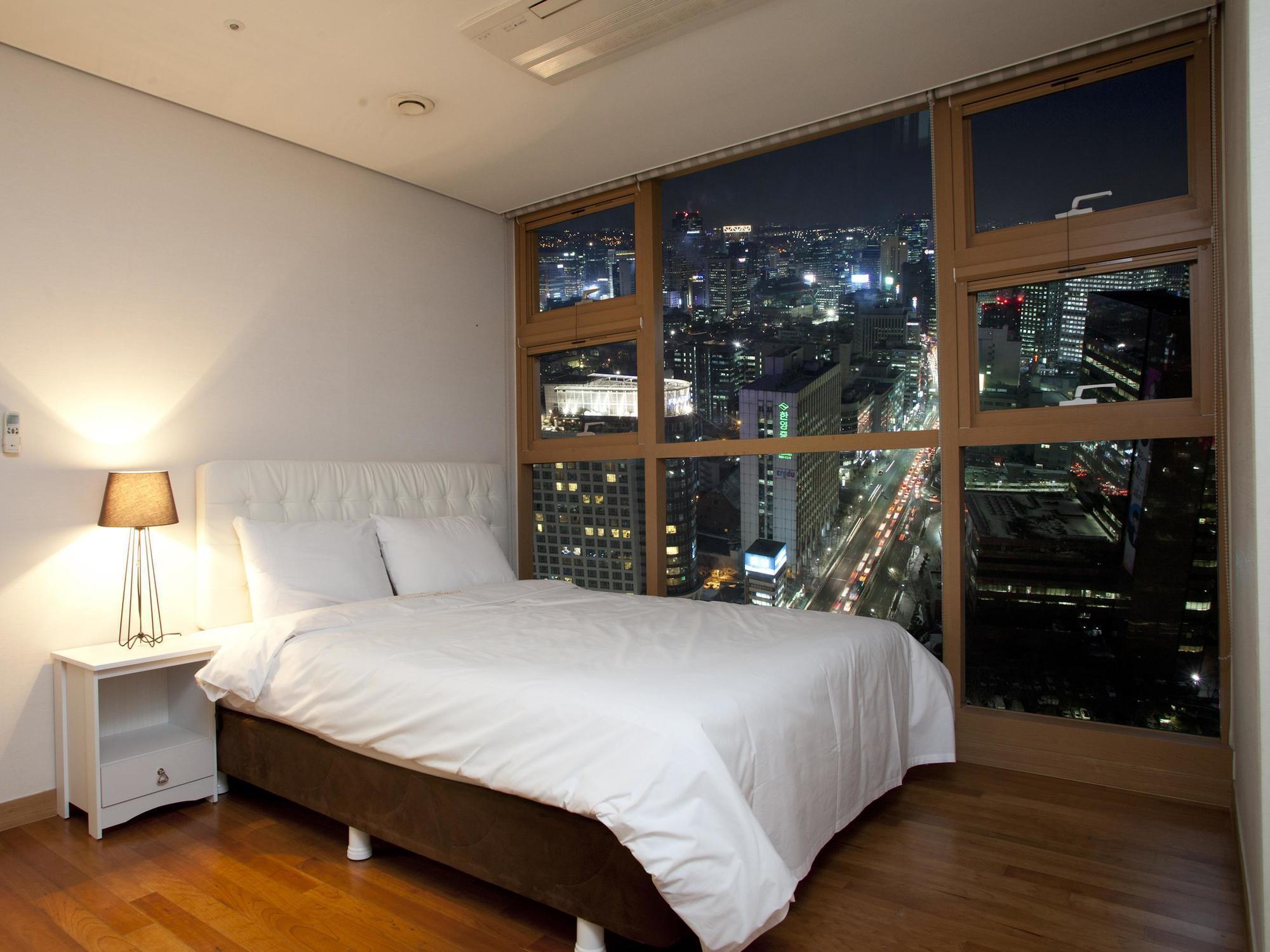 Hotel Brown