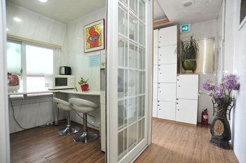Hotel Single House
