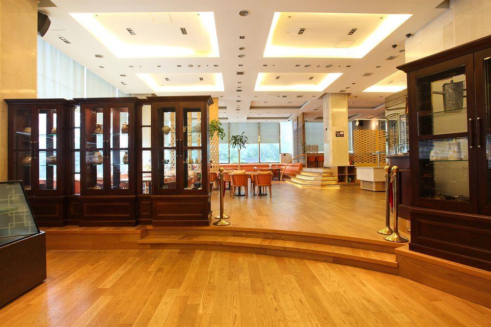 La Mir Hotel 3*