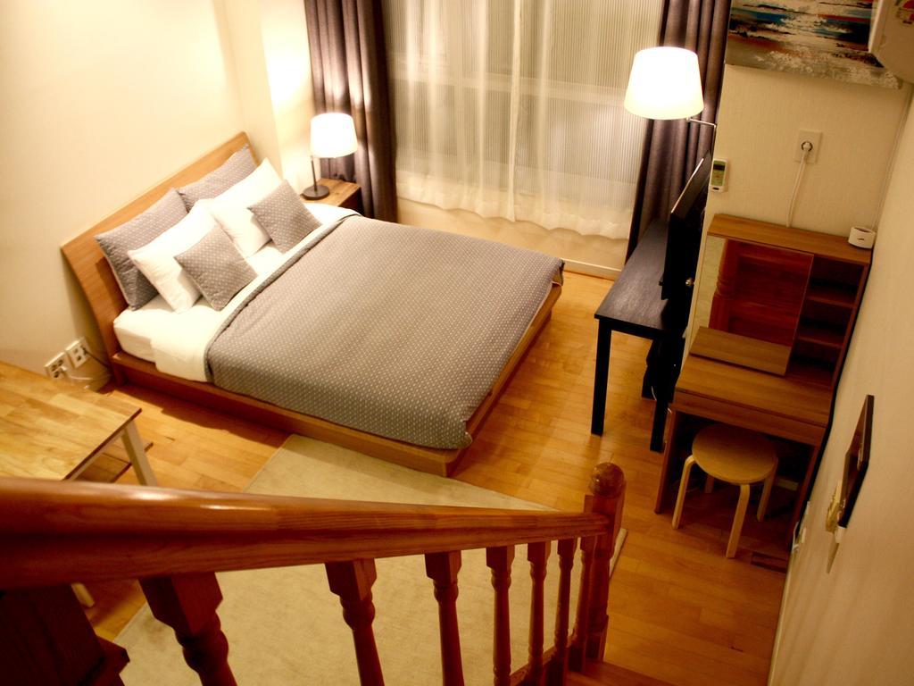 Apartment 202 House Station Seoul