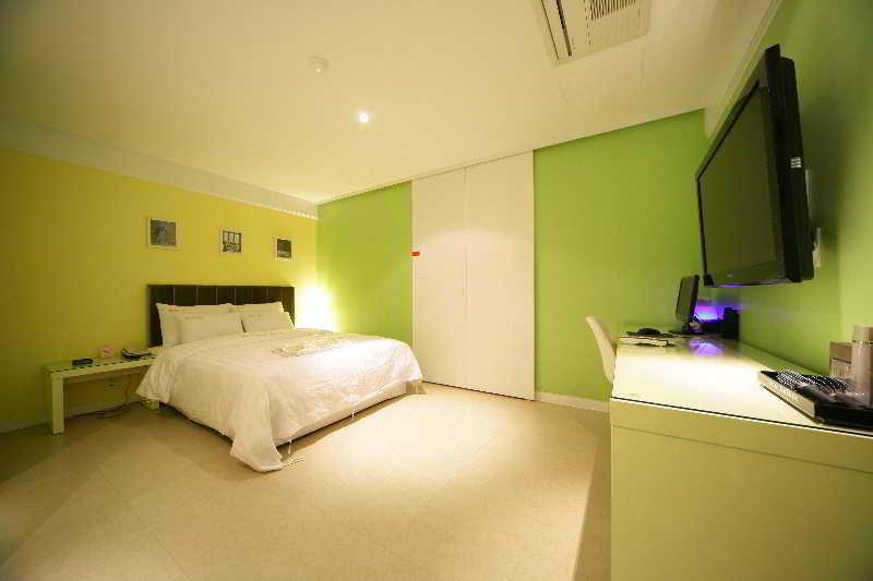 La Nuit Hotel
