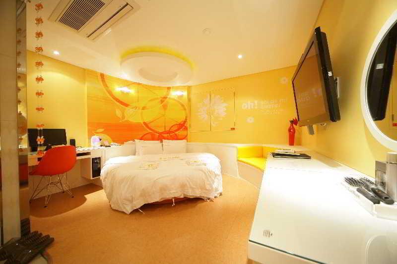 La Nuit Hotel