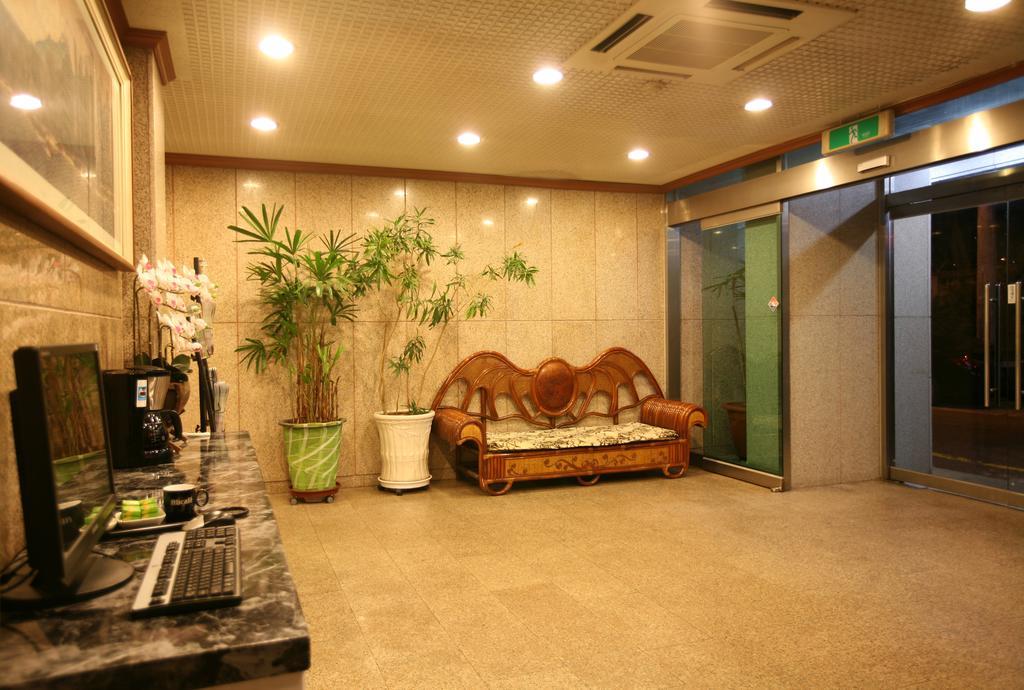 Hotel New World