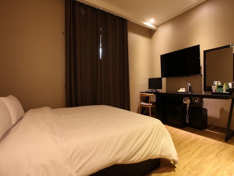 Western River Gangseo 3*